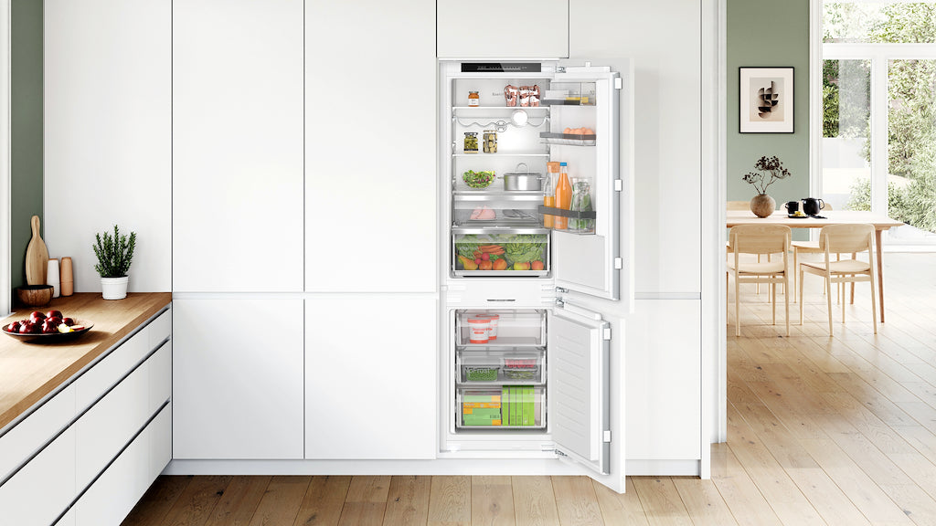 Bosch KIN86ADD0, built-in fridge-freezer with freezer at bottom