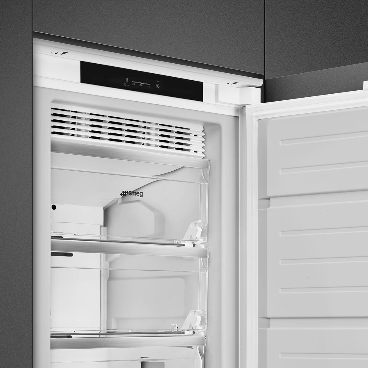 Smeg UKS9F174NE Integrated Frost Free Freezer