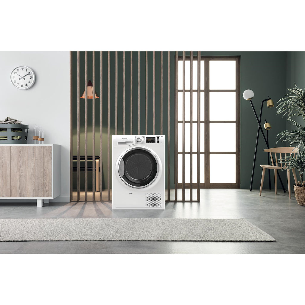 Hotpoint NT M11 8X3XB UK Freestanding 8kg Heat Pump Tumble Dryer - White