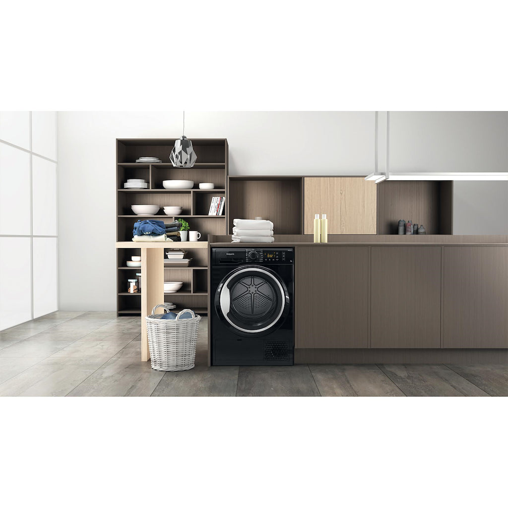 Hotpoint NT M11 82BSK UK Freestanding 8kg Heat Pump Tumble Dryer - Black