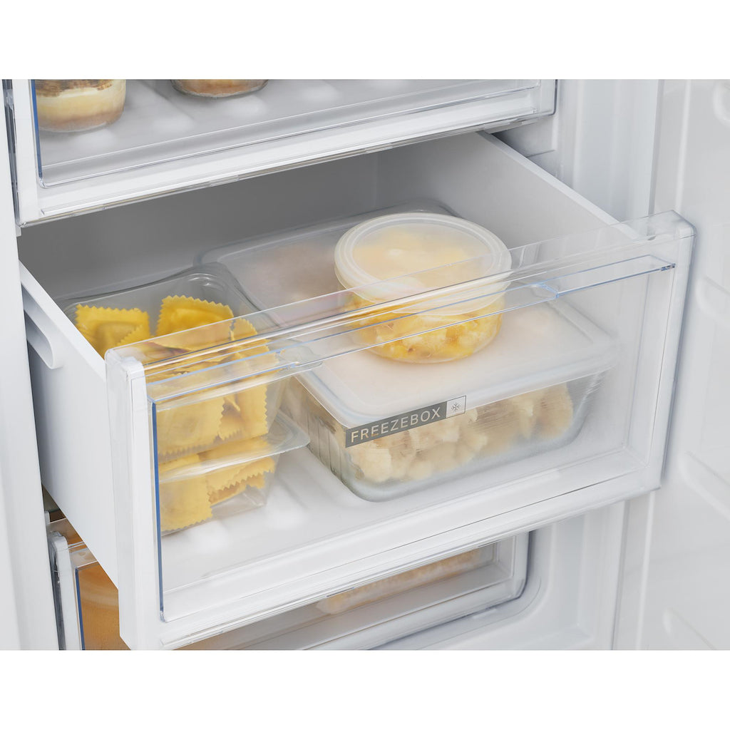Whirlpool W5 821E W UK Freestanding Fridge Freezer