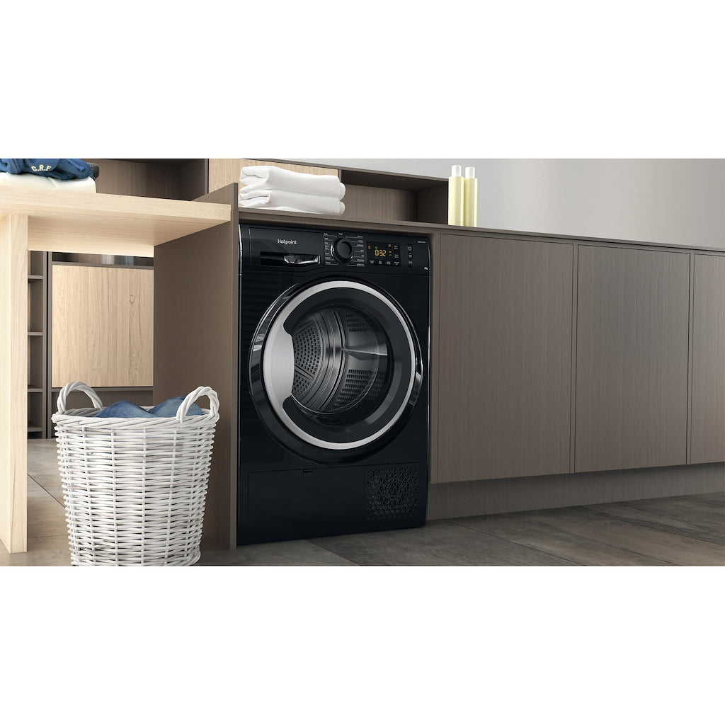 Hotpoint NT M11 82BSK UK Freestanding 8kg Heat Pump Tumble Dryer - Black