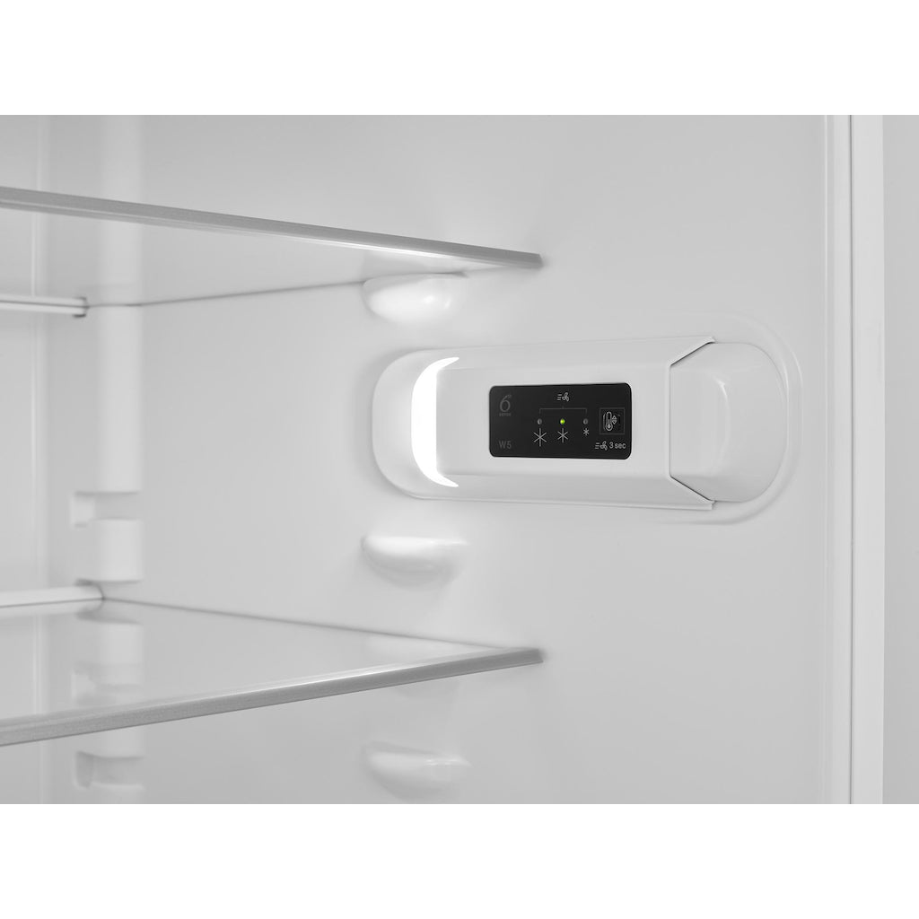 Whirlpool W5 821E W UK Freestanding Fridge Freezer