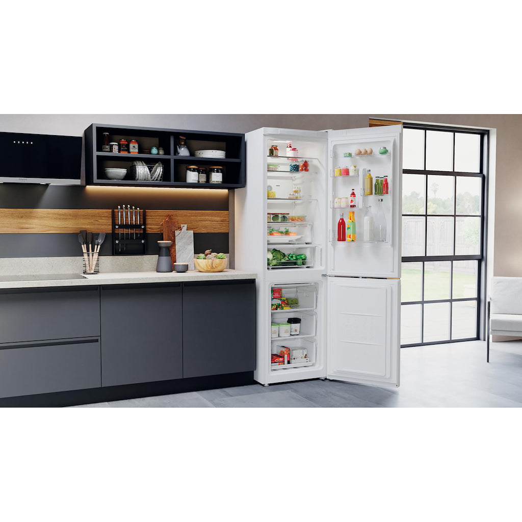 Hotpoint H7X93TW Freestanding Fridge Freezer