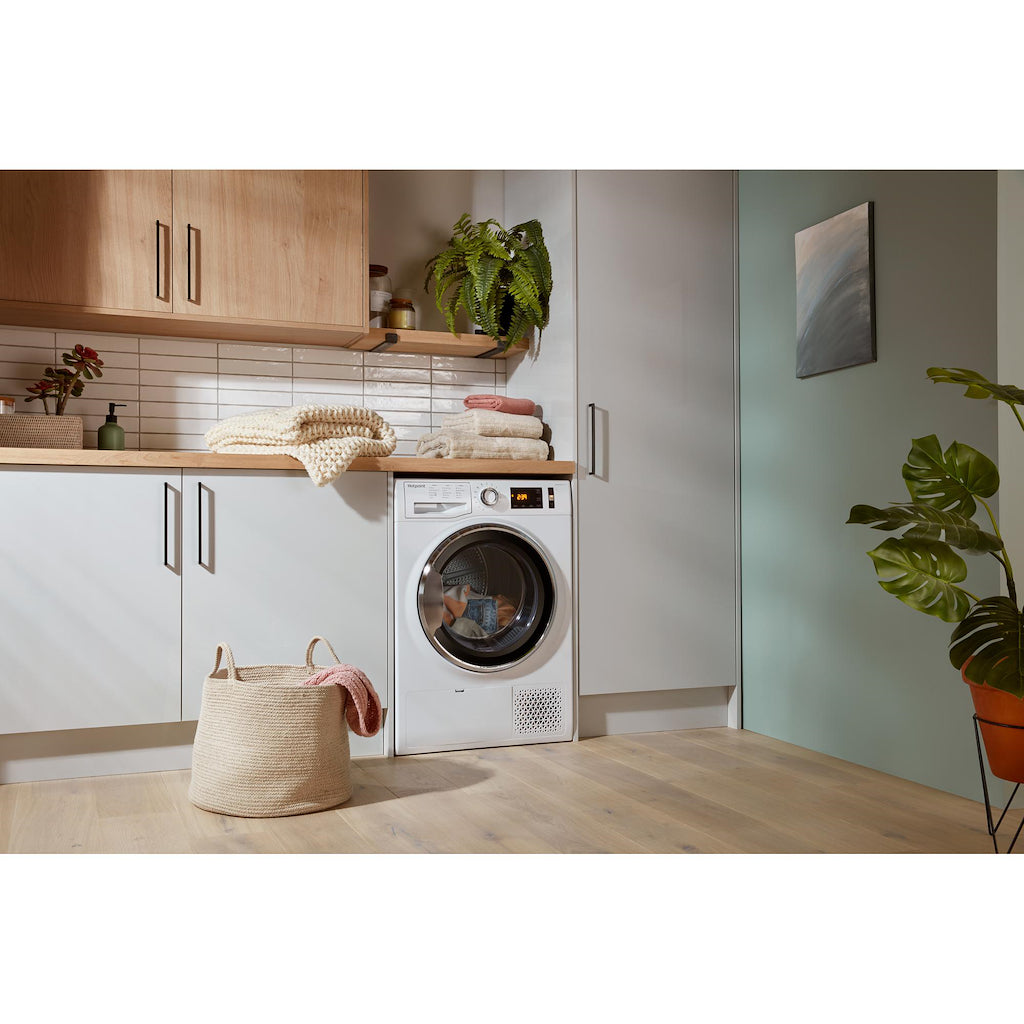 Hotpoint NT M11 82XB ActiveCare Freestanding 8kg Heat Pump Tumble Dryer - White