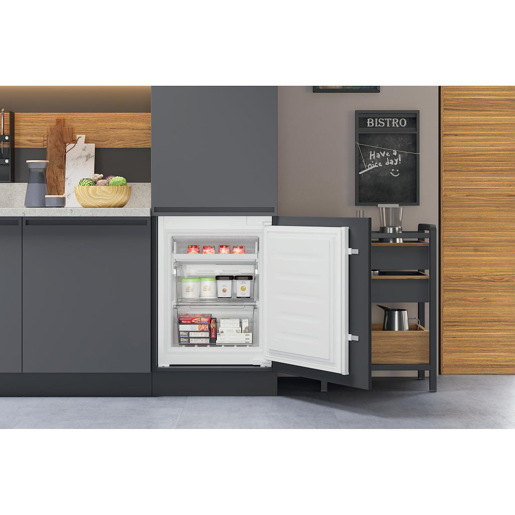 Hotpoint HTC18 T311 UK Integrated Fridge Freezer