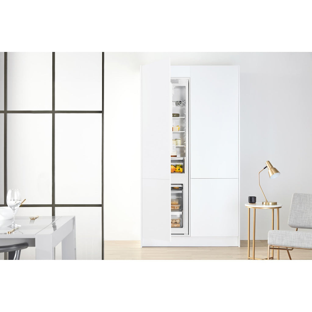Whirlpool ART 228/80 SF1 Built-In Fridge Freezer 306L