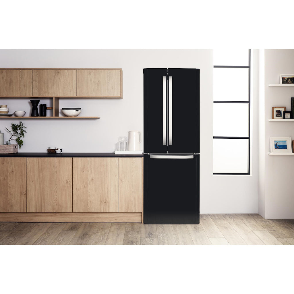 Hotpoint FFU3DK11 Freestanding Frost Free Fridge Freezer