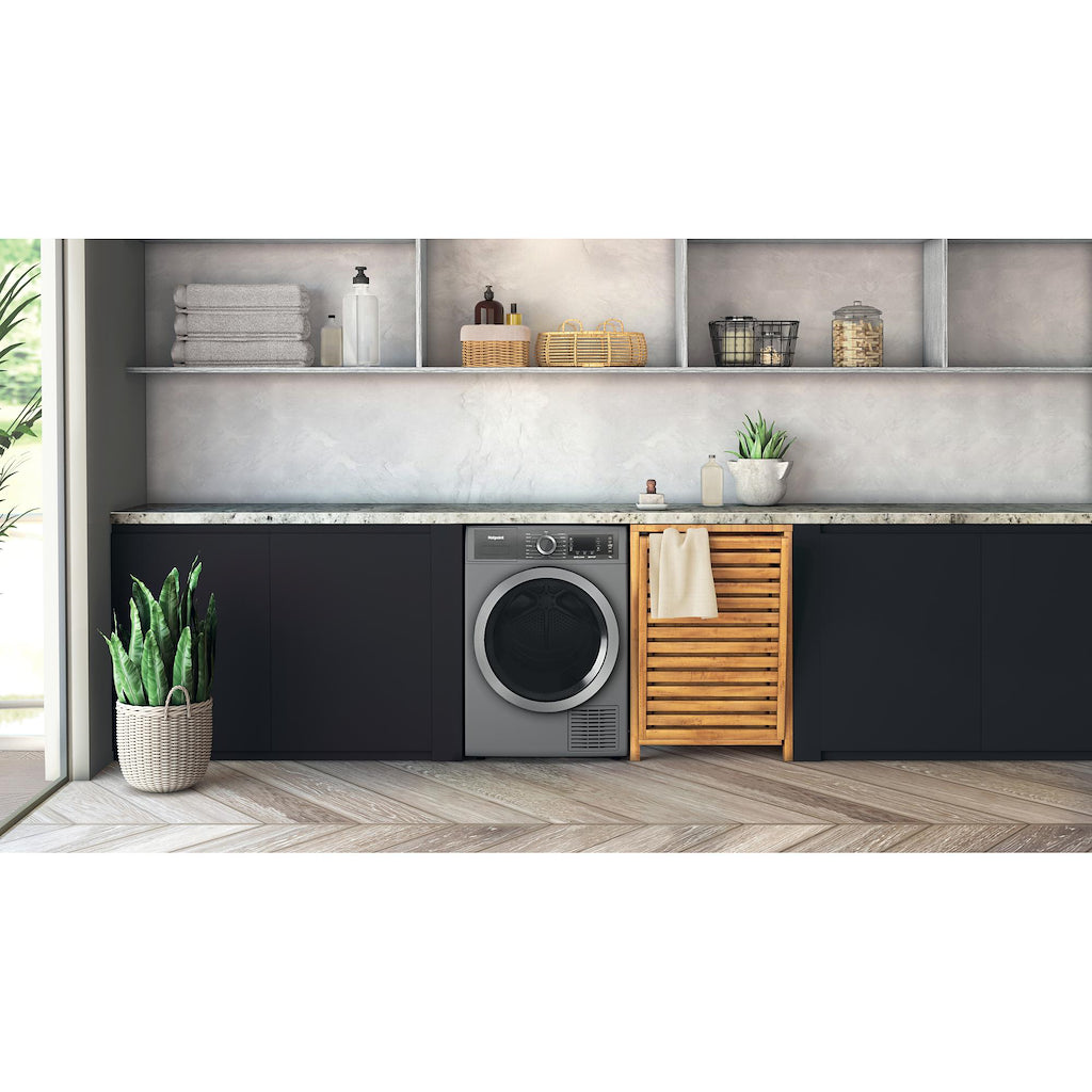 Hotpoint H8 D94SB UK Freestanding 9kg Heat Pump Tumble Dryer - Silver