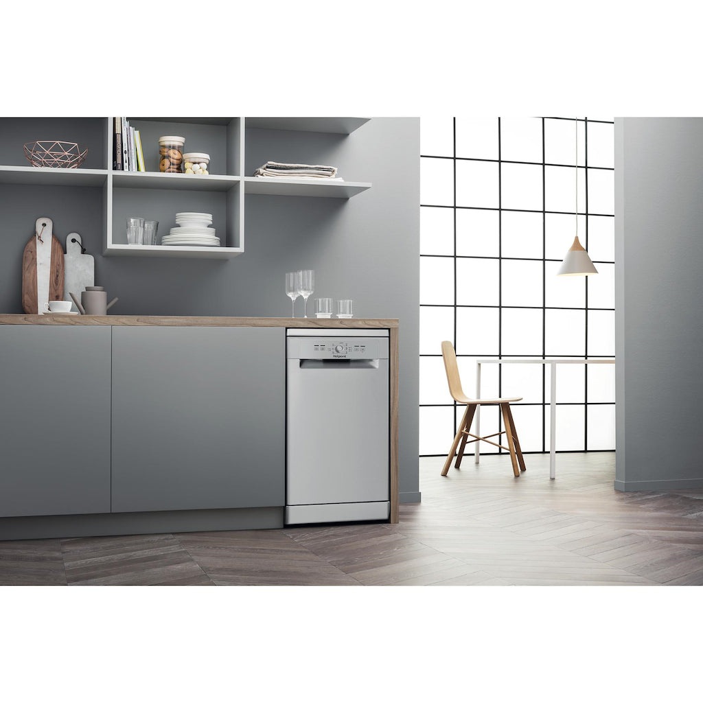 Hotpoint HSFE 1B19 S UK N Slimline 45cm Dishwasher - Silver