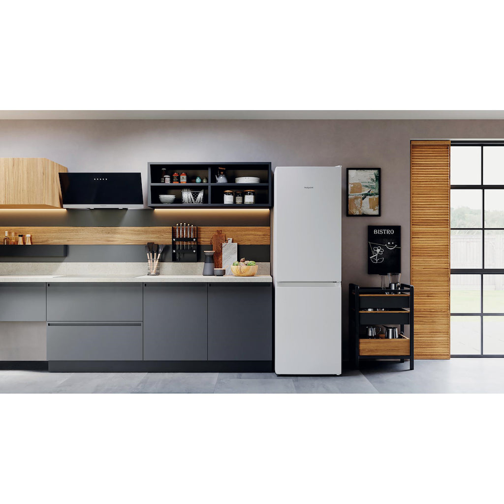 Hotpoint H7X83AW Freestanding Fridge Freezer