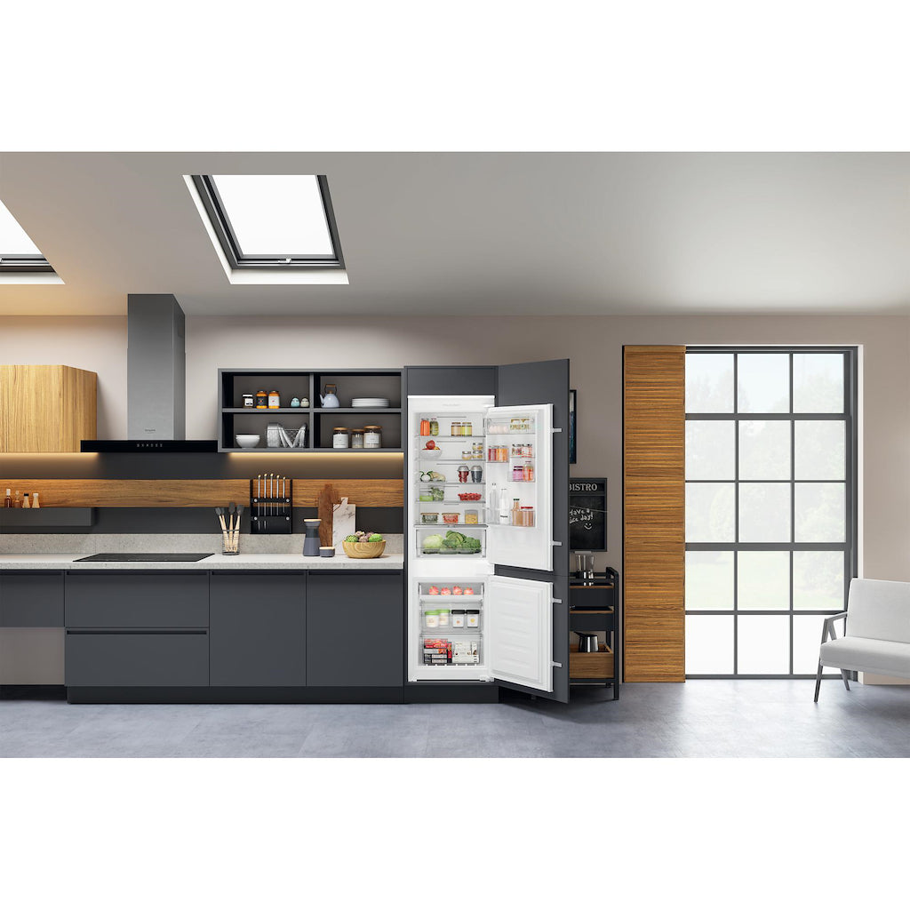 Hotpoint HTC18 T311 UK Integrated Fridge Freezer