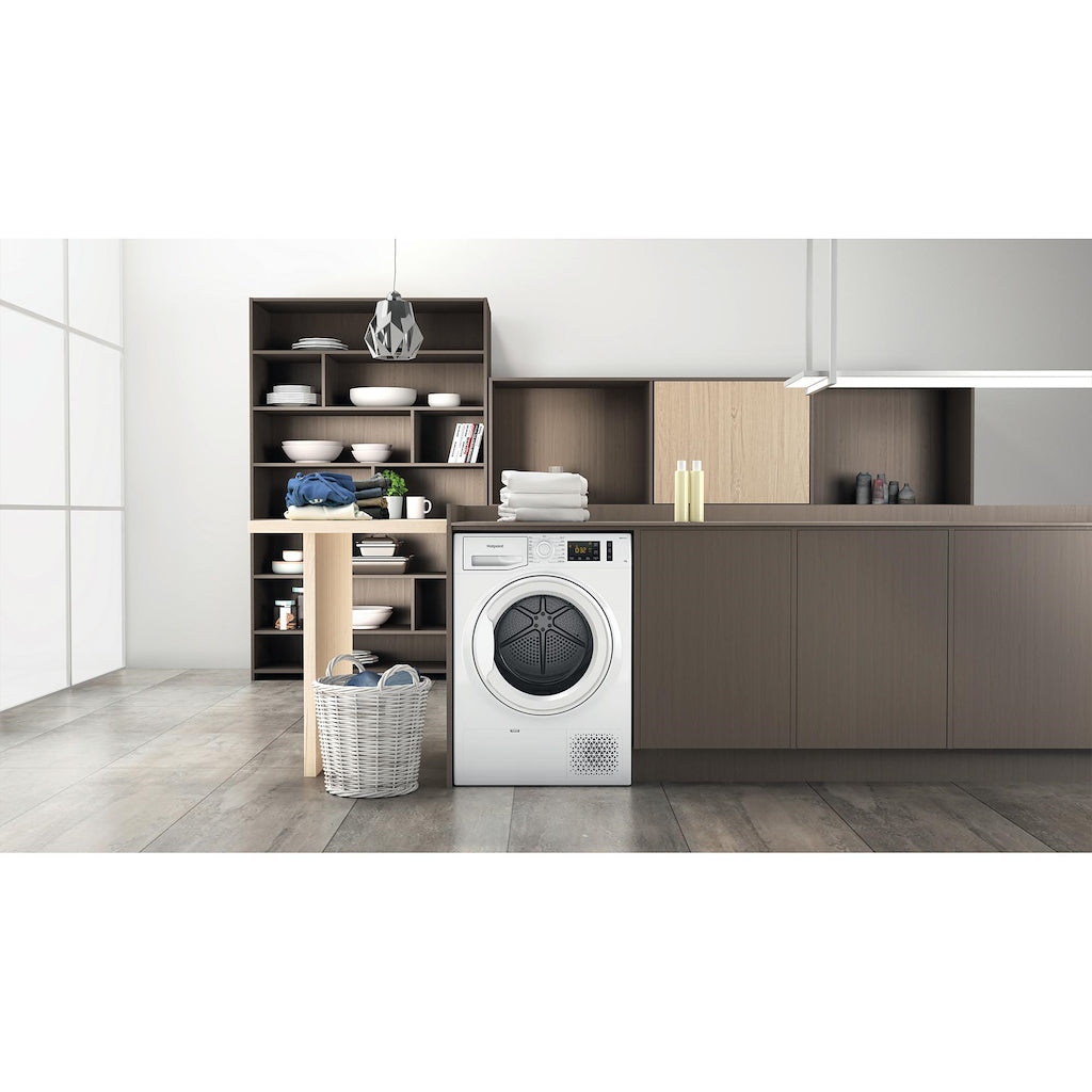 Hotpoint NT M11 92 UK Freestanding 9kg Heat Pump Tumble Dryer - White