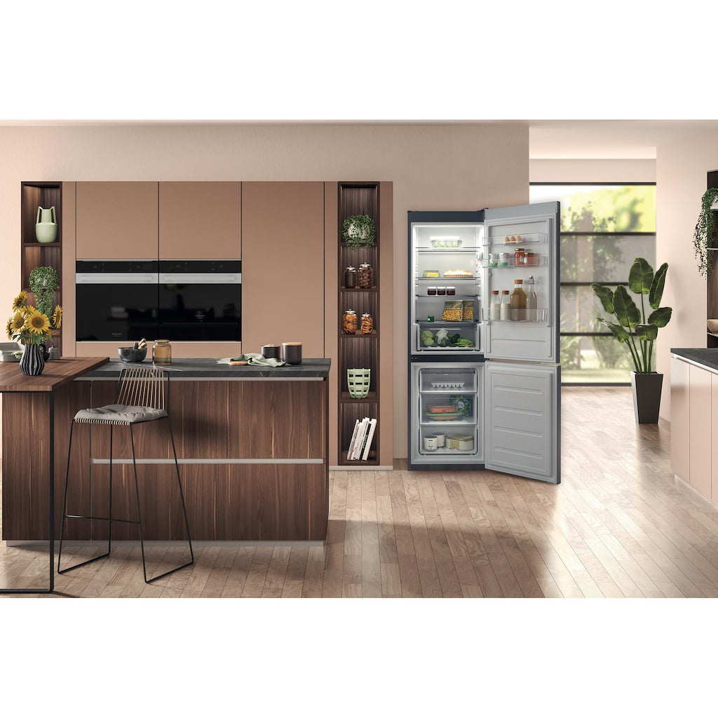 Hotpoint H1NT 821E OX Low Frost Fridge Freezer