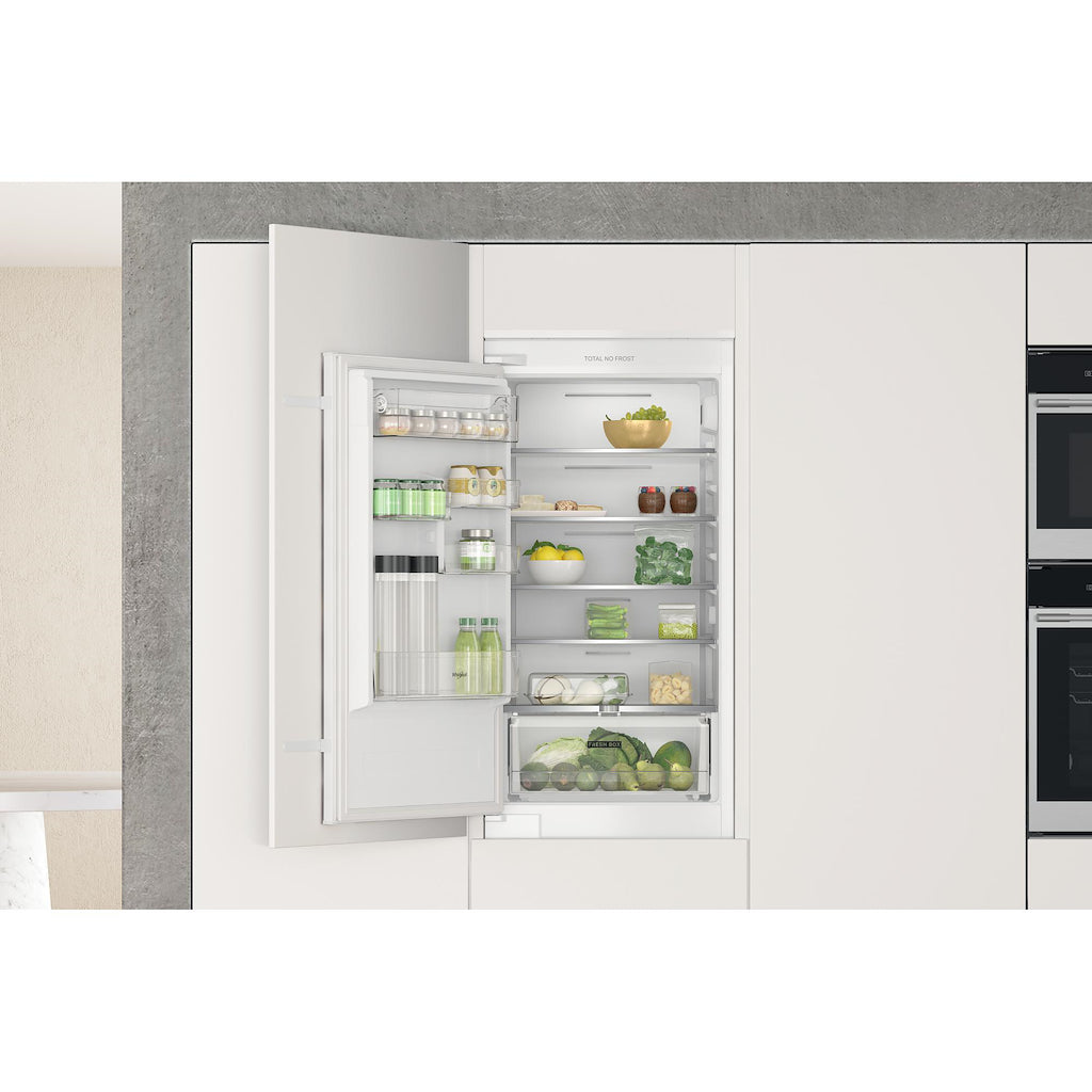 Whirlpool WHC18T111UK 70/30 Integrated Fridge Freezer