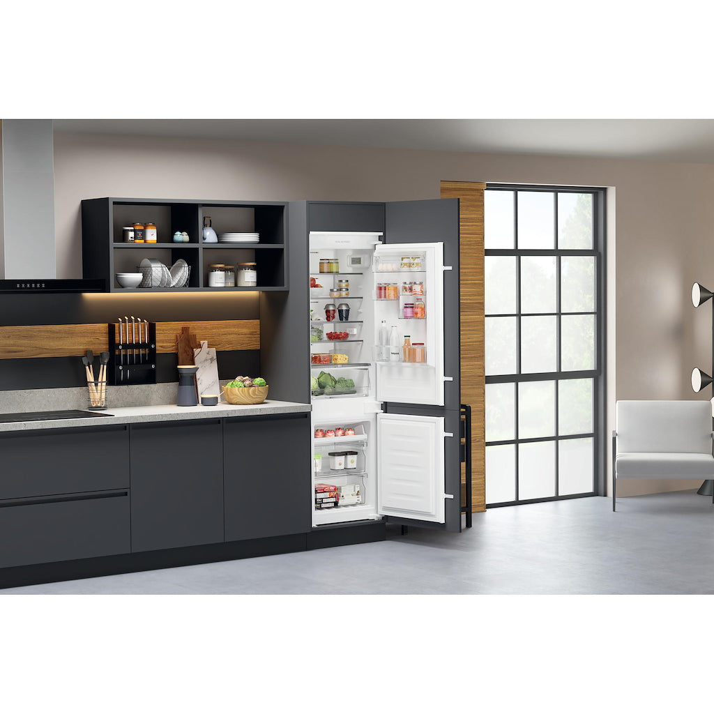 Hotpoint HTC18 T311 UK Integrated Fridge Freezer