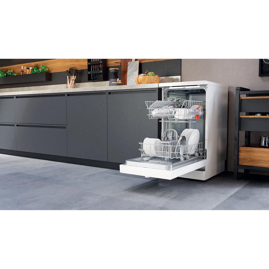 Hotpoint HF9E 1B19 UK Slimline Freestanding Dishwasher