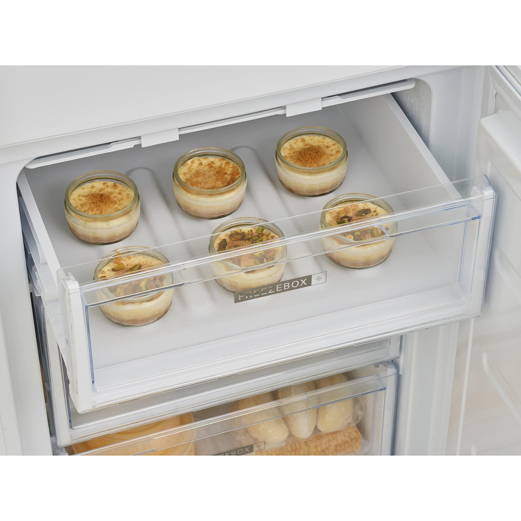 Whirlpool W5 821E W UK Freestanding Fridge Freezer