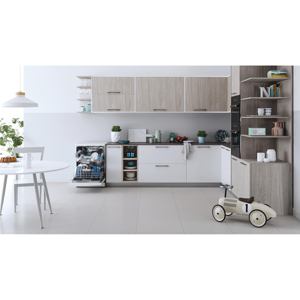 Indesit DFC2B16UK Dishwasher - White