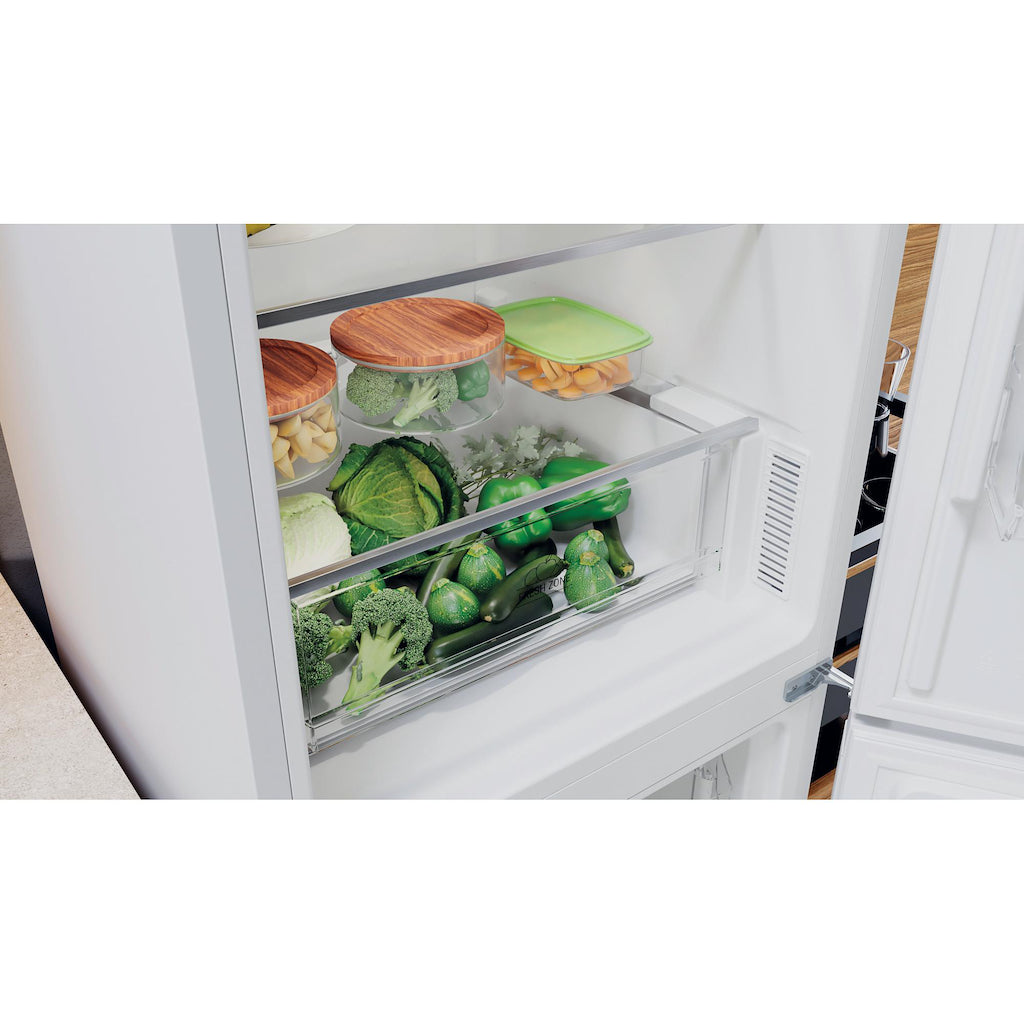 Hotpoint H7X83AW Freestanding Fridge Freezer