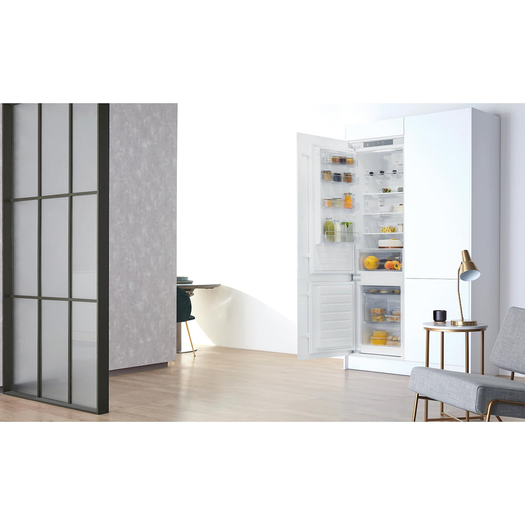 Whirlpool ART 228/80 SF1 Built-In Fridge Freezer 306L