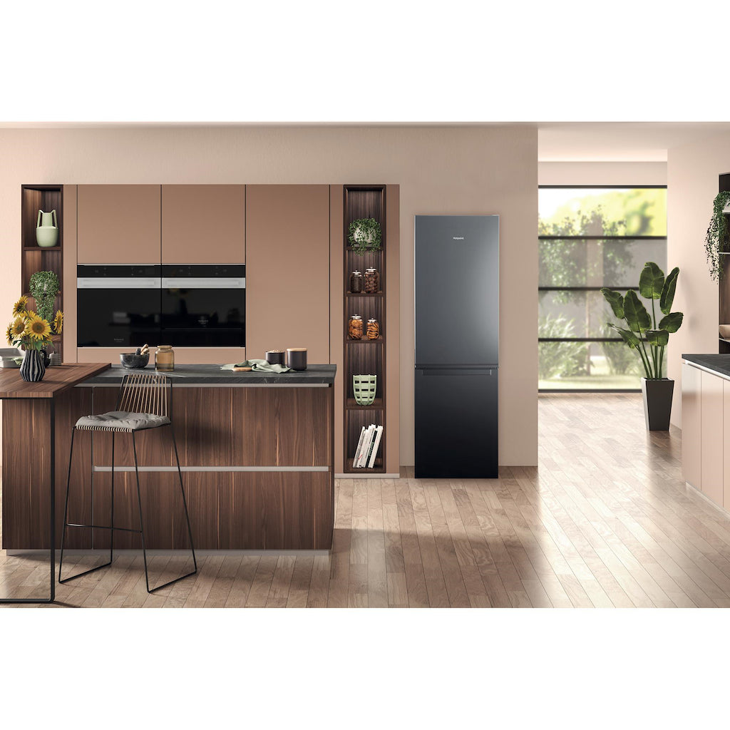 Hotpoint H1NT 821E OX Low Frost Fridge Freezer
