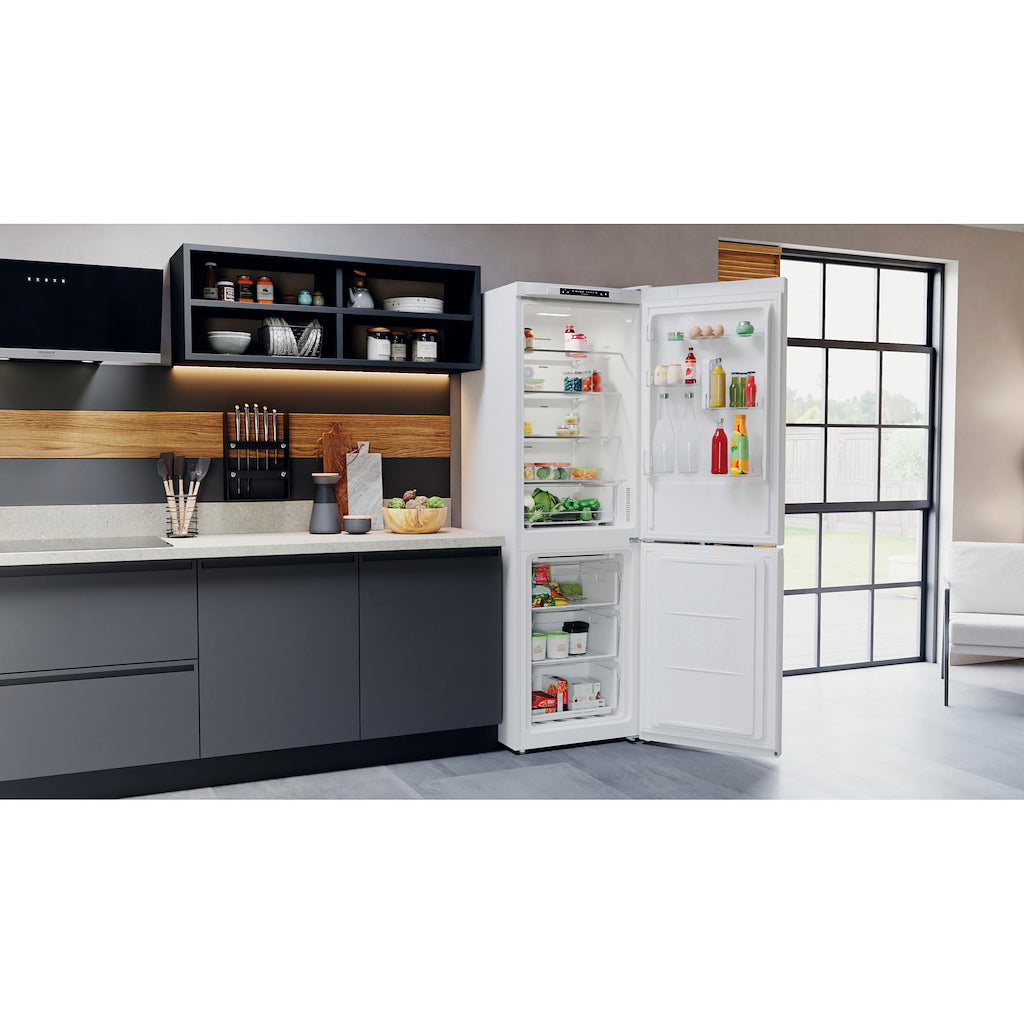 Hotpoint H7X83AW Freestanding Fridge Freezer