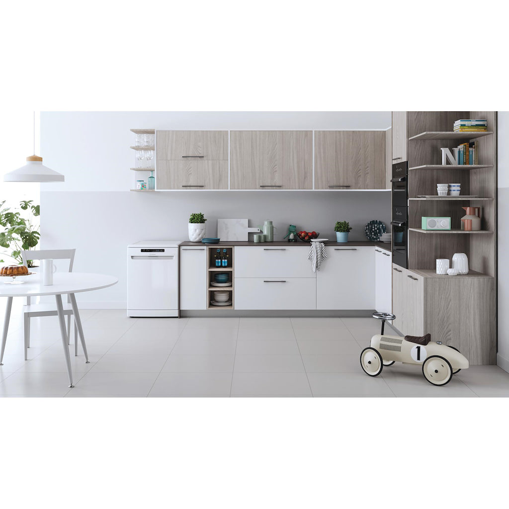 Indesit DFC2B16UK Dishwasher - White