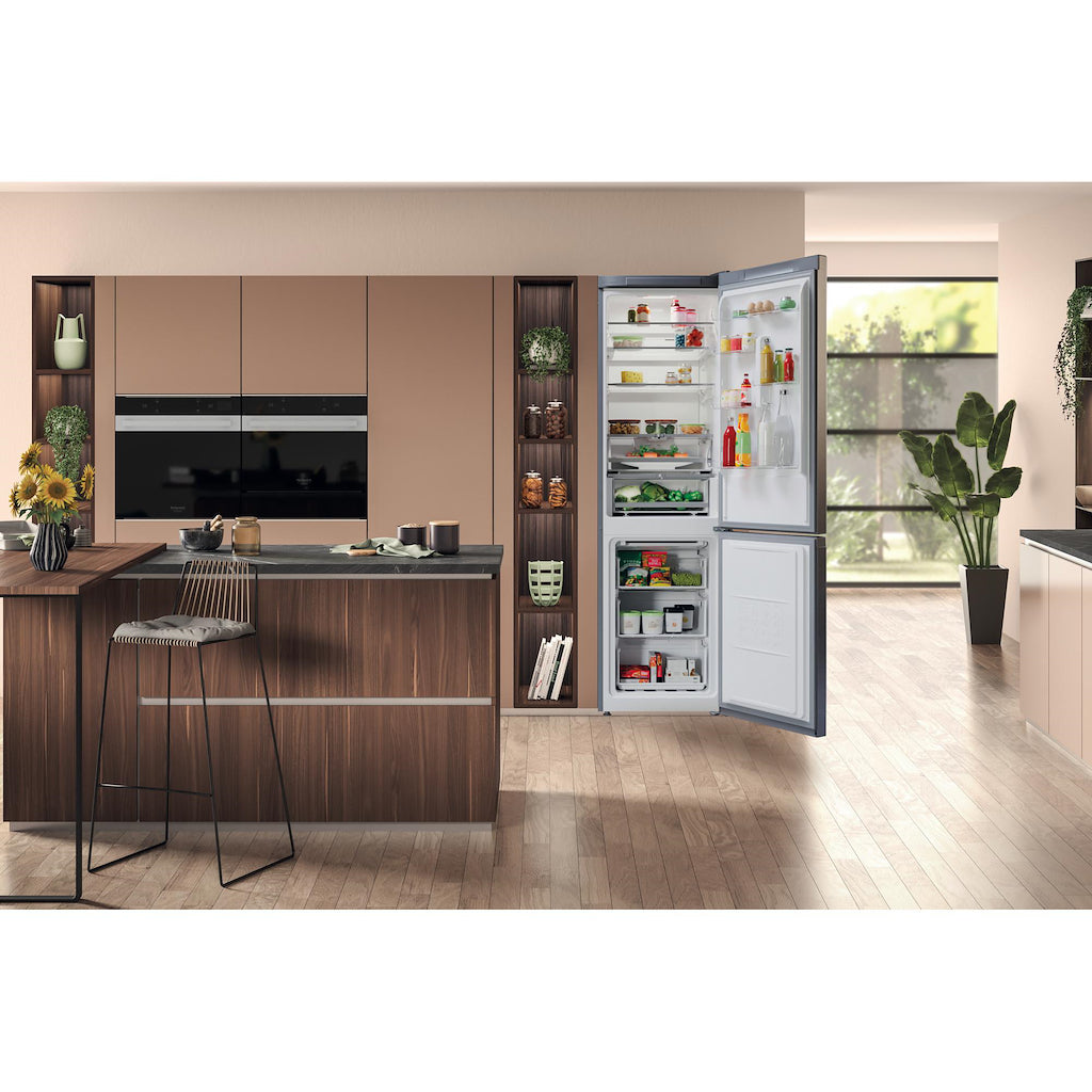Hotpoint H9X 94T SX 2 Freestanding Fridge Freezer