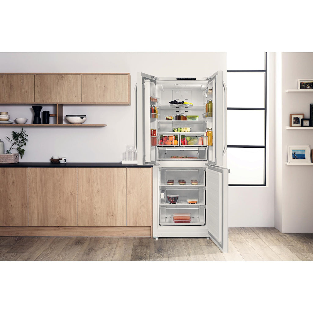 Hotpoint FFU3D W 1 Fridge Freezer - White