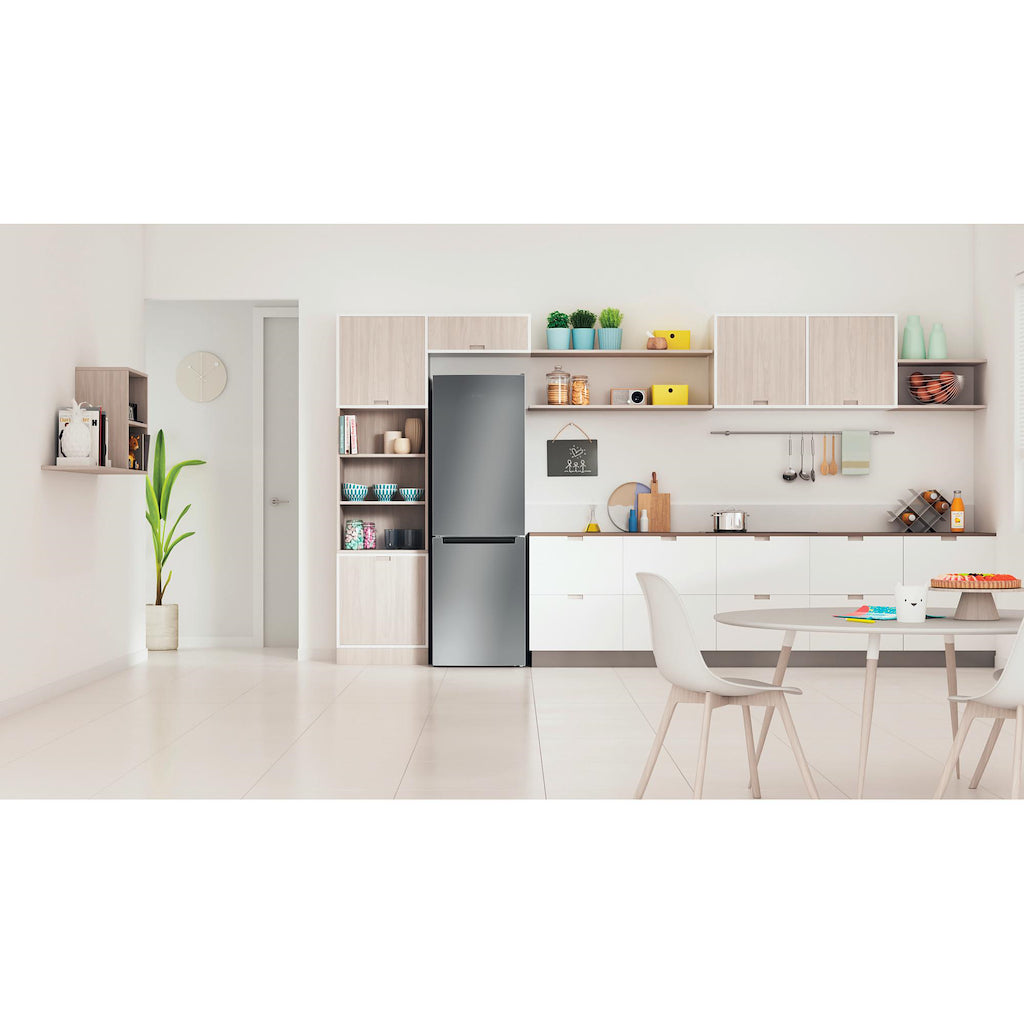 Indesit LI8 S2E S UK Freestanding Fridge Freezer - Silver