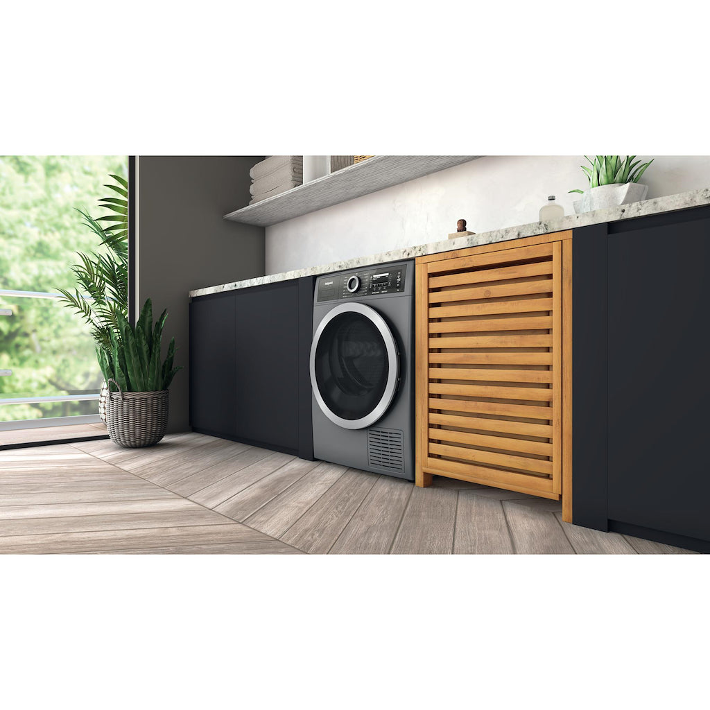 Hotpoint H8 D94SB UK Freestanding 9kg Heat Pump Tumble Dryer - Silver