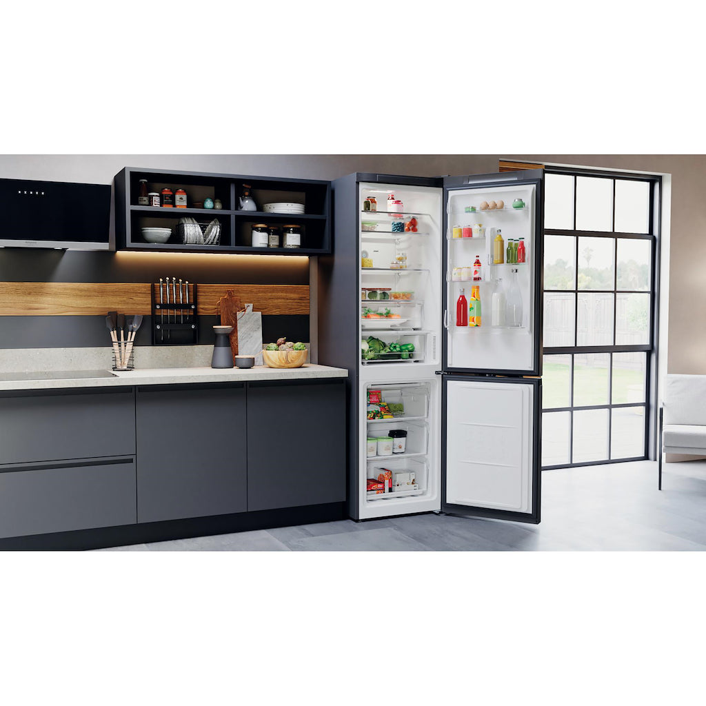 Hotpoint H7X93TSK Freestanding Fridge Freezer