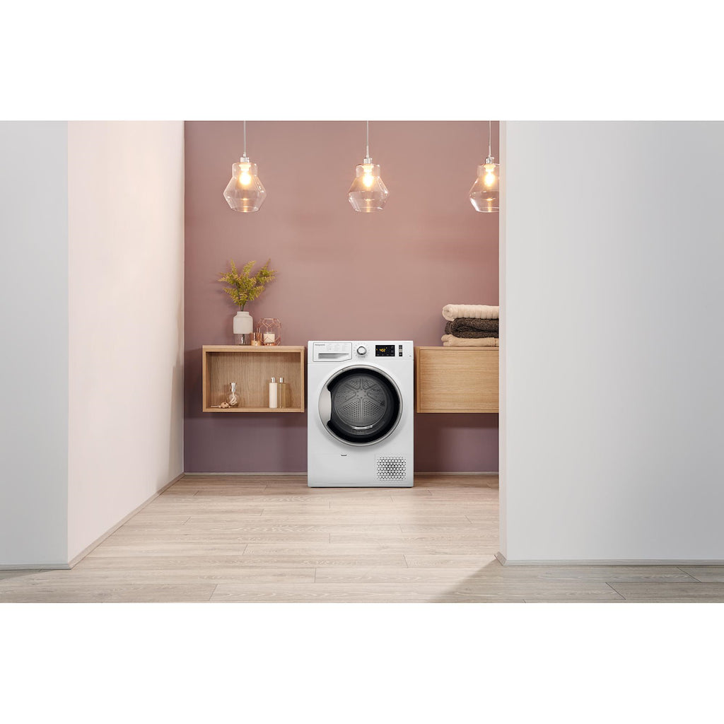 Hotpoint NT M11 82XB ActiveCare Freestanding 8kg Heat Pump Tumble Dryer - White