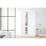 Whirlpool ART 228/80 SF1 Built-In Fridge Freezer 306L