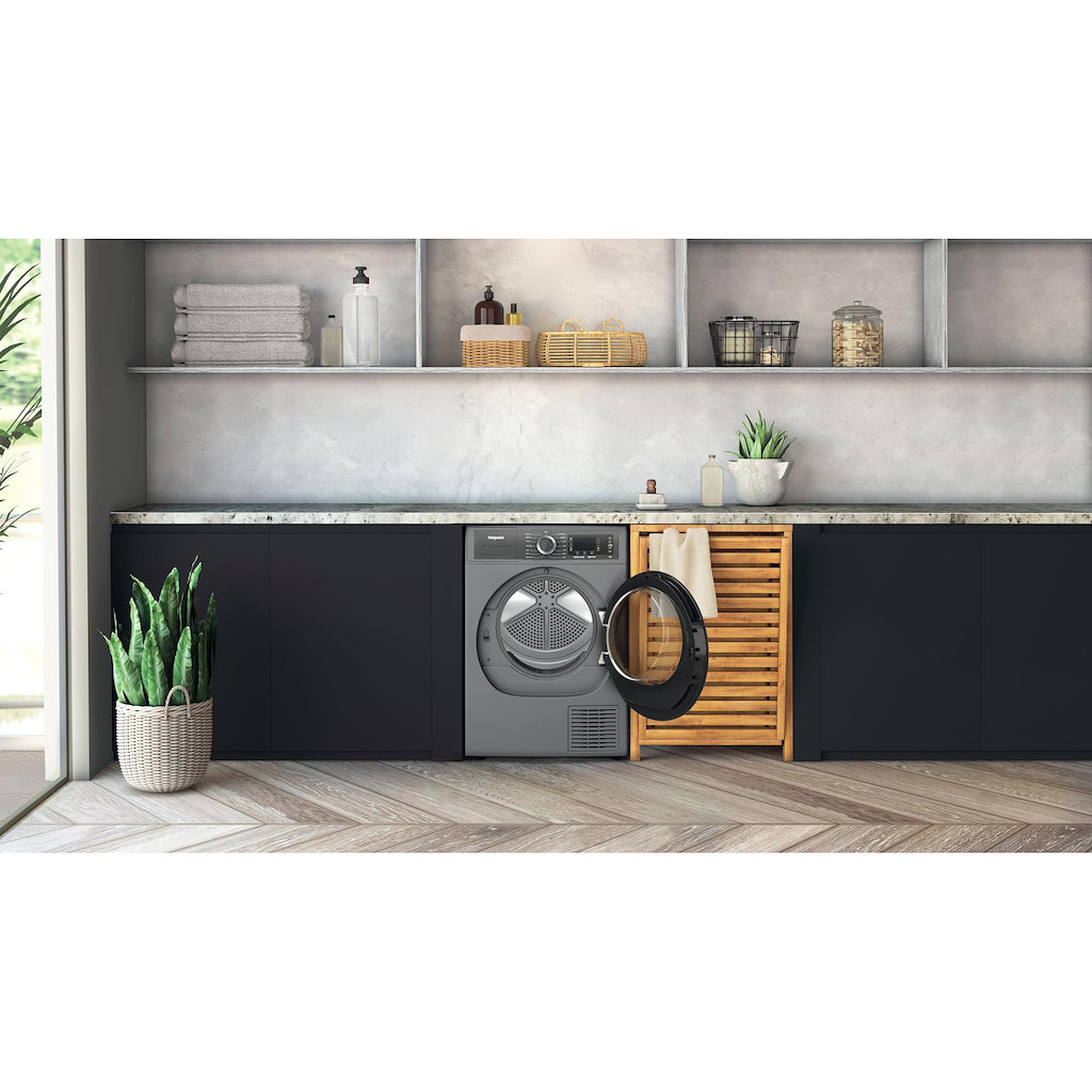 Hotpoint H8 D94SB UK Freestanding 9kg Heat Pump Tumble Dryer - Silver